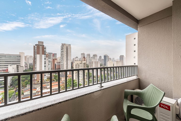 Studio com piscina e academia próximo a Faria Lima
