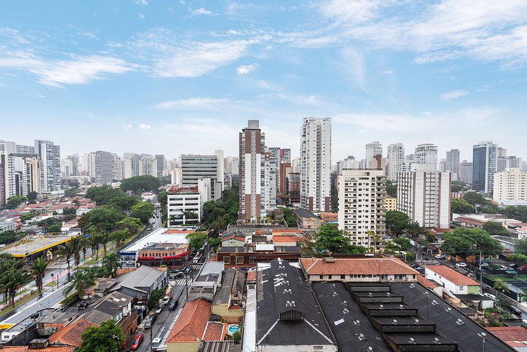 Studio com piscina e academia próximo a Faria Lima